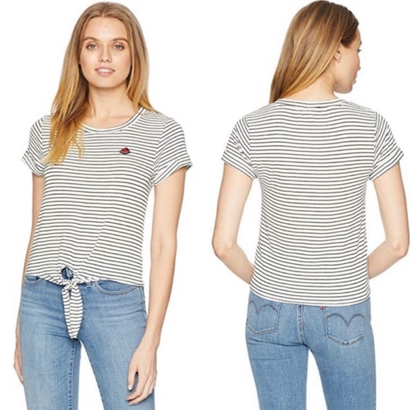 cupcakes & cashmere Tops - NWT cupcakes and cashmere Campton Top Crop Top